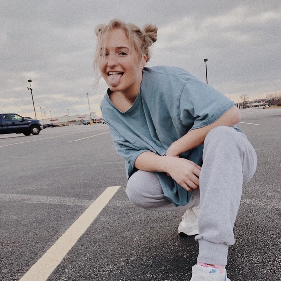 Meet your Posher, Gwynneth - Picture 1 of 1